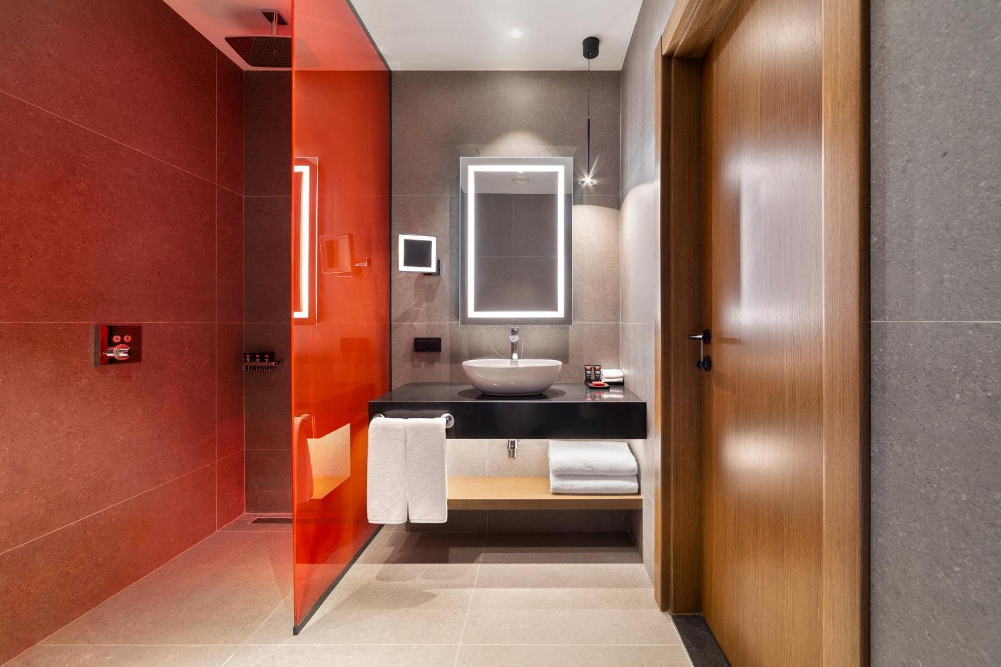 Radisson Red Tbilisi Hotel ภายนอก รูปภาพ