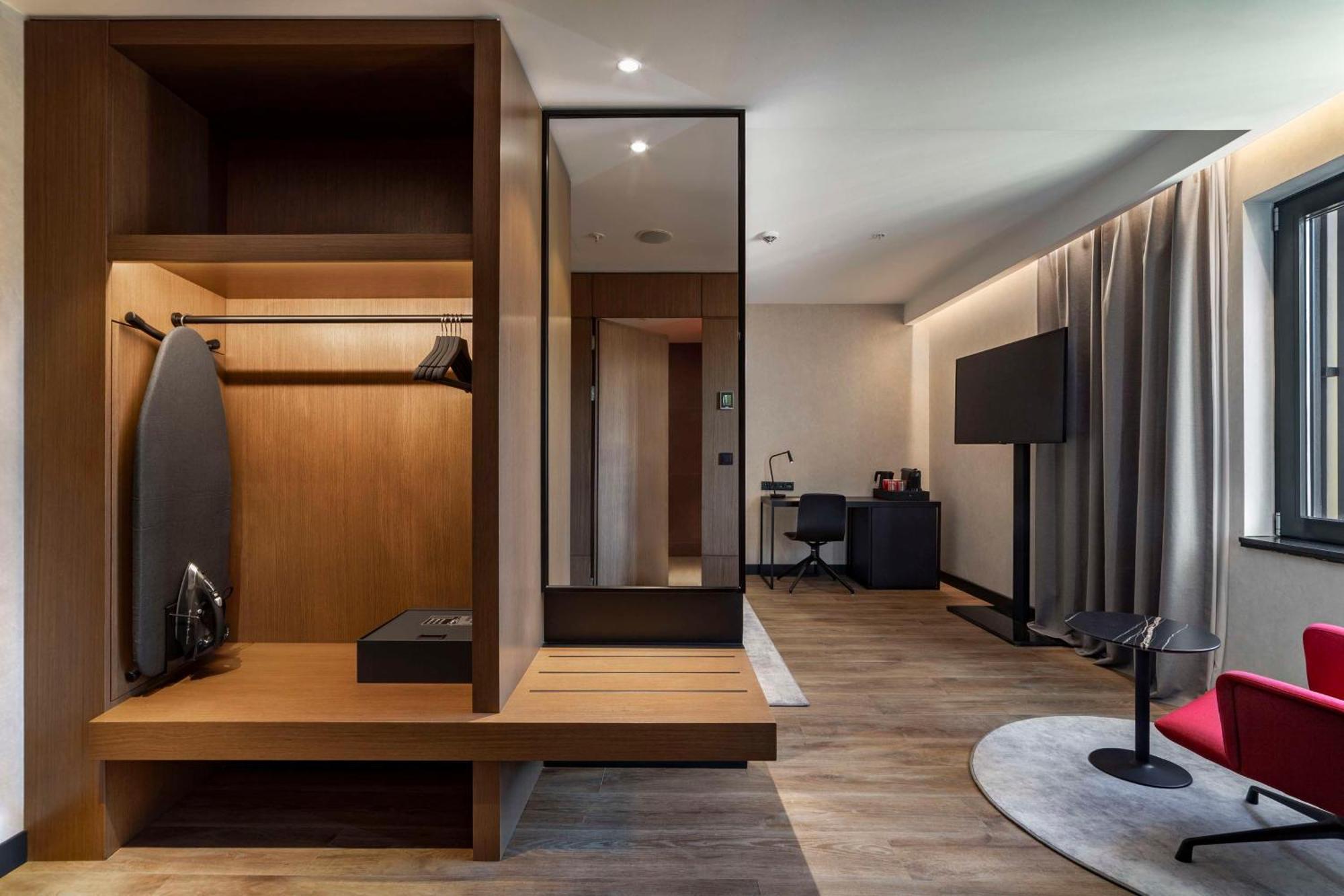 Radisson Red Tbilisi Hotel ภายนอก รูปภาพ