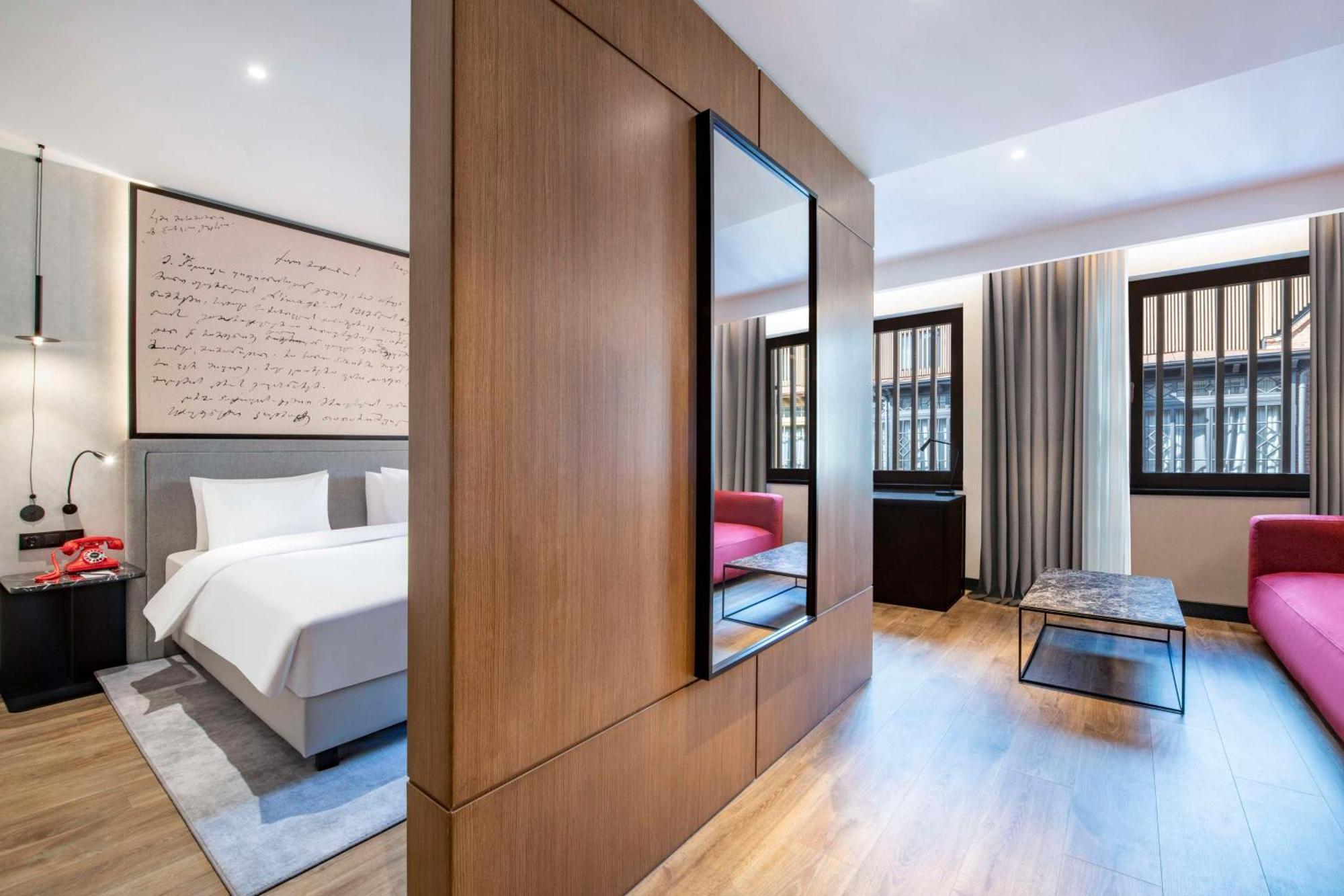 Radisson Red Tbilisi Hotel ภายนอก รูปภาพ